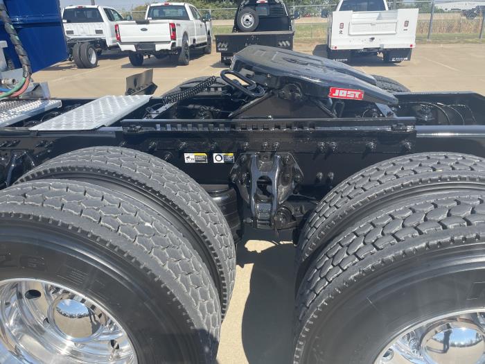 2024 Peterbilt 389-11