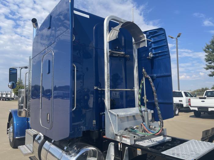 2024 Peterbilt 389-12