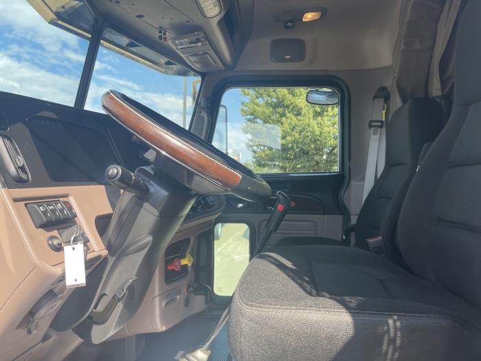 2024 Peterbilt 389-15