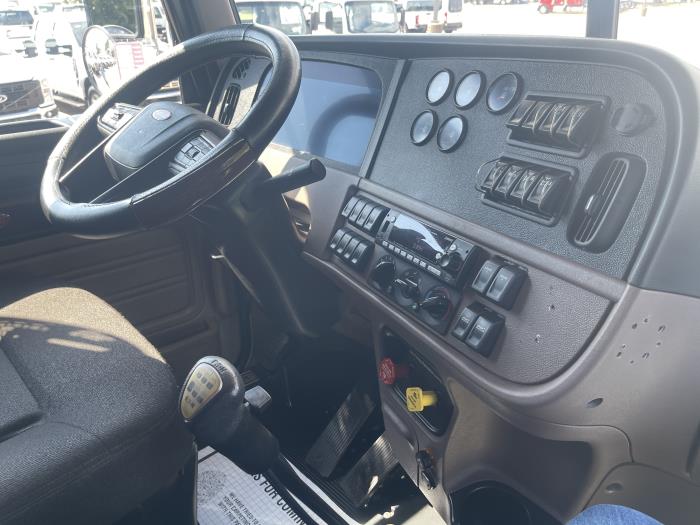 2024 Peterbilt 389-18
