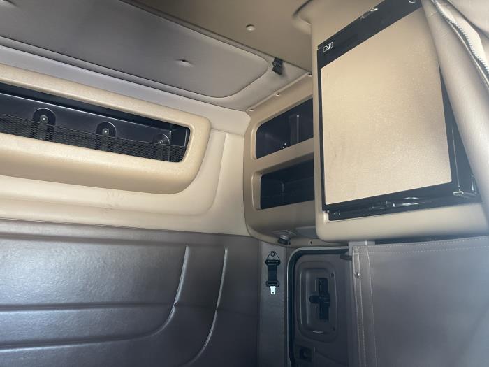 2024 Peterbilt 389-21