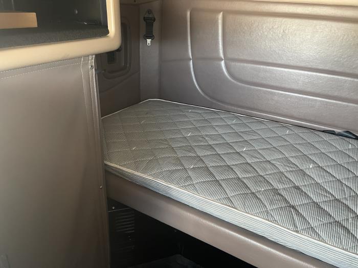 2024 Peterbilt 389-22