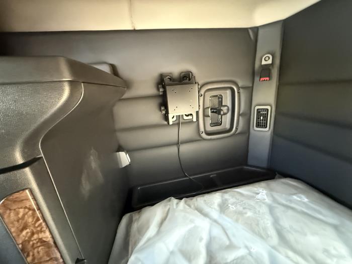 2026 Peterbilt 589-25