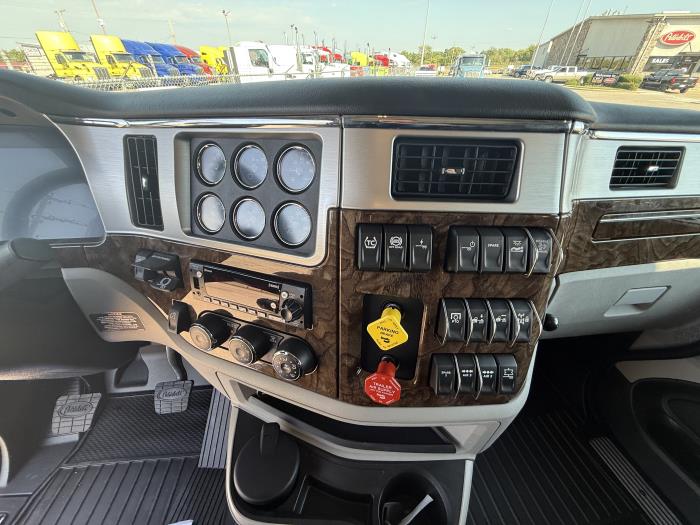 2026 Peterbilt 589-28