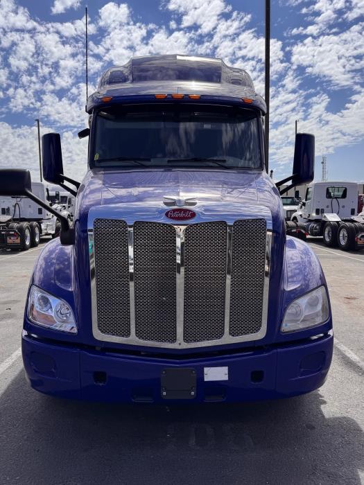 2022 Peterbilt 579 photo 3