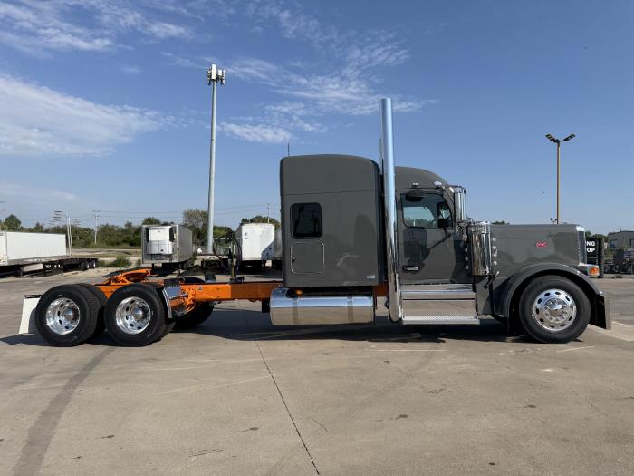 2026 Peterbilt 589-17