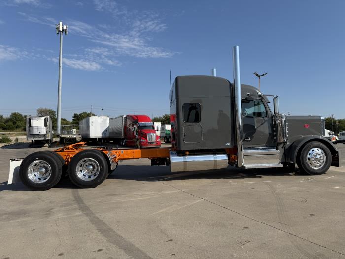 2026 Peterbilt 589-18