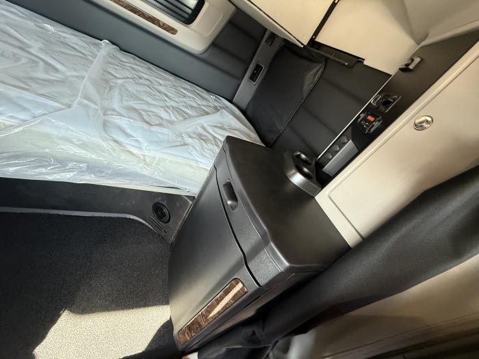 2026 Peterbilt 589-26