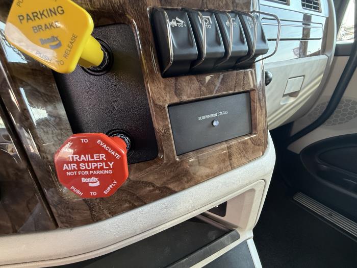 2026 Peterbilt 589-28