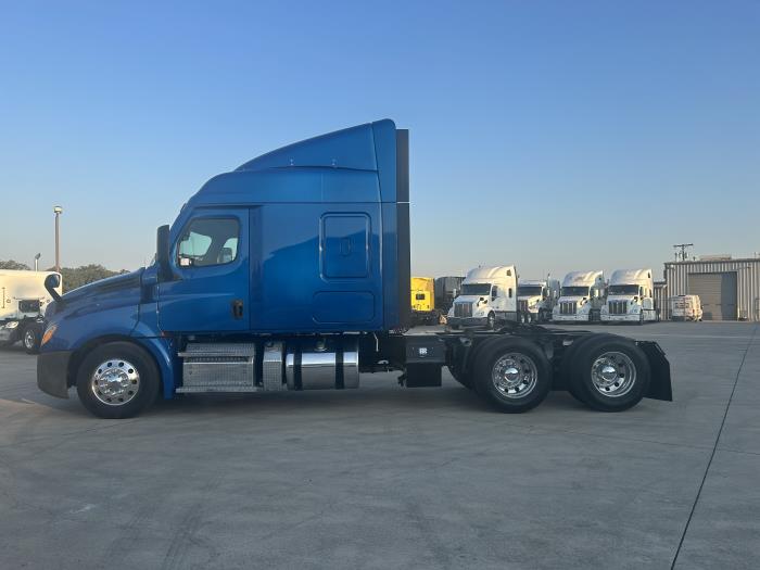 2020 Freightliner Cascadia-6