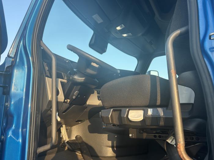 2020 Freightliner Cascadia-7