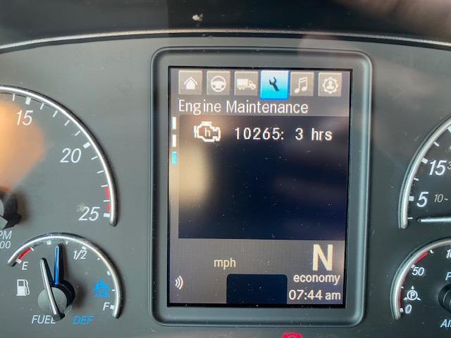 2021 Freightliner Cascadia-21