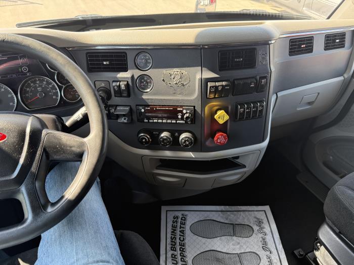 2022 Peterbilt 579-0
