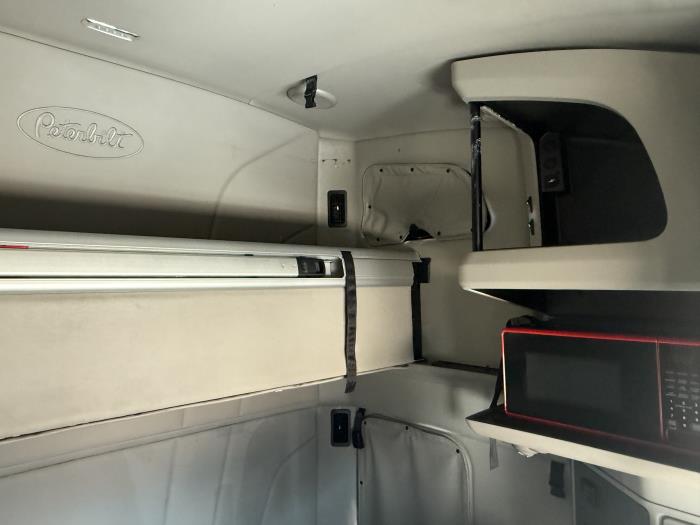 2022 Peterbilt 579-4