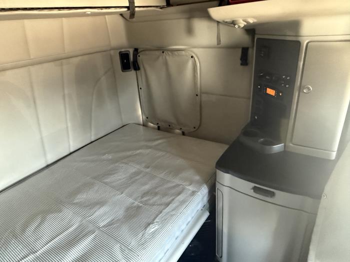 2022 Peterbilt 579-5