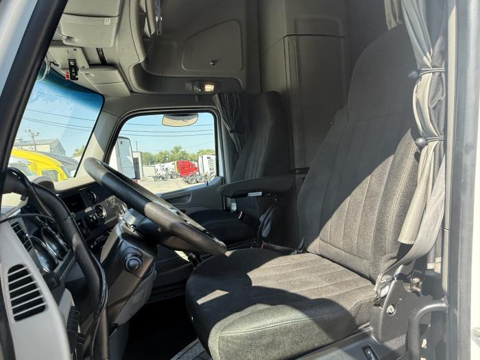 2022 Peterbilt 579-8