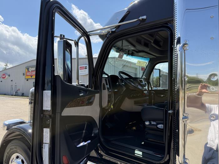 2026 Peterbilt 589-12