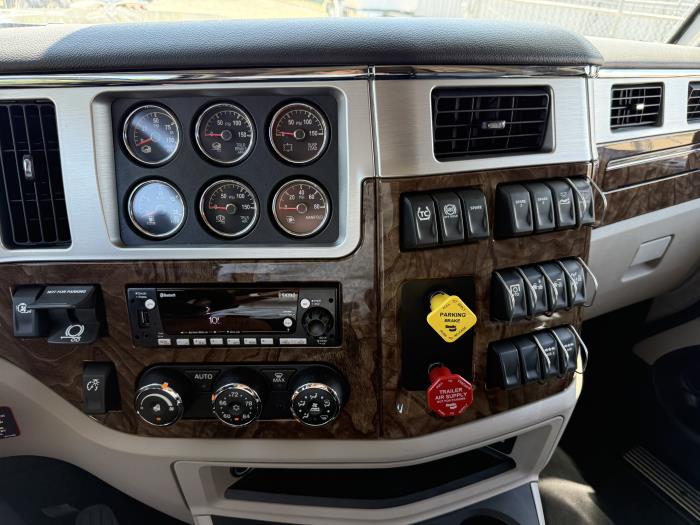 2026 Peterbilt 589-15