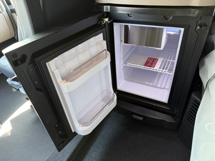 2026 Peterbilt 589-18