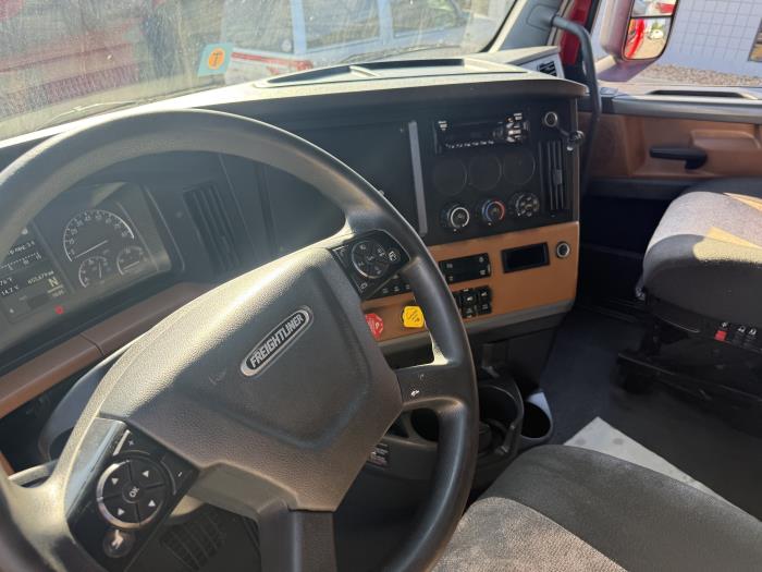 2020 Freightliner Cascadia-8