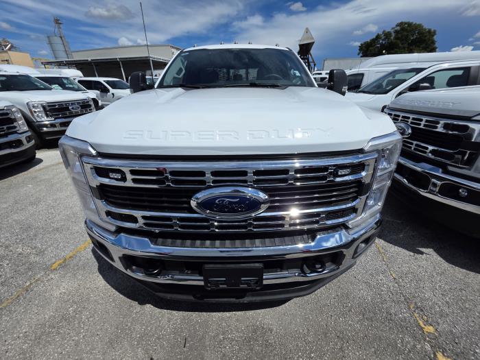 2025 Ford F-550-2