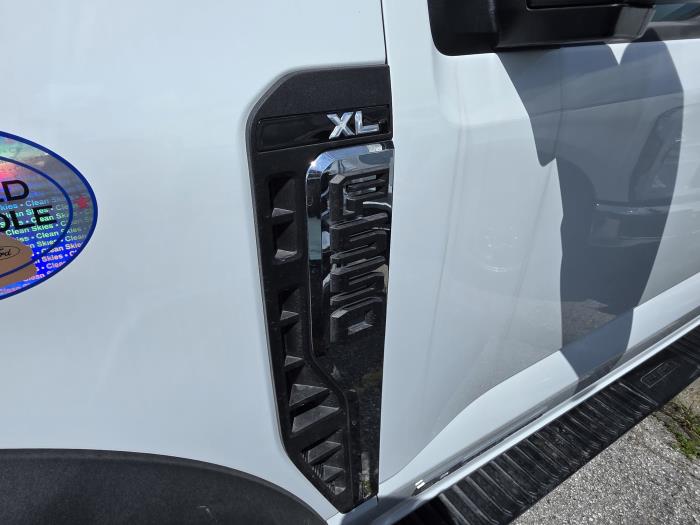 2025 Ford F-550-16