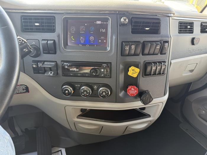 2022 Peterbilt 579-6