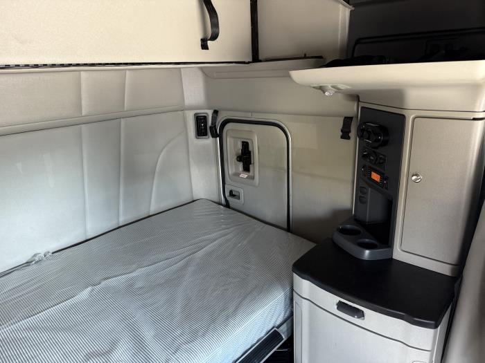 2022 Peterbilt 579-4