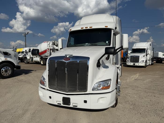 2022 Peterbilt 579-17