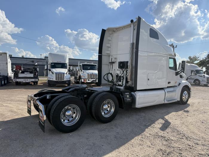 2022 Peterbilt 579-27
