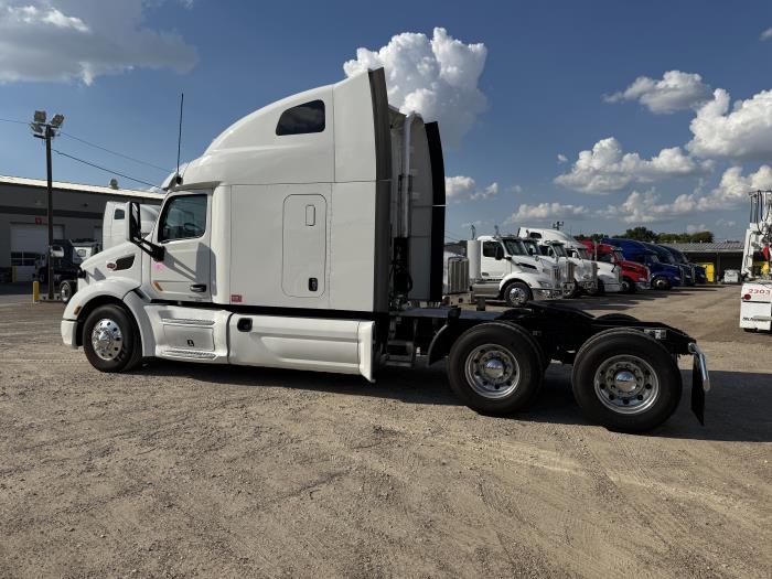 2022 Peterbilt 579-37