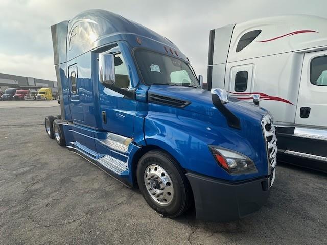2022 Freightliner Cascadia-1