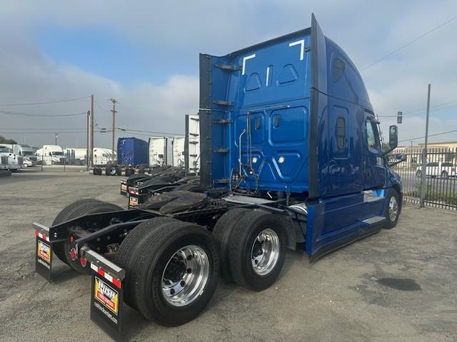 2022 Freightliner Cascadia-2