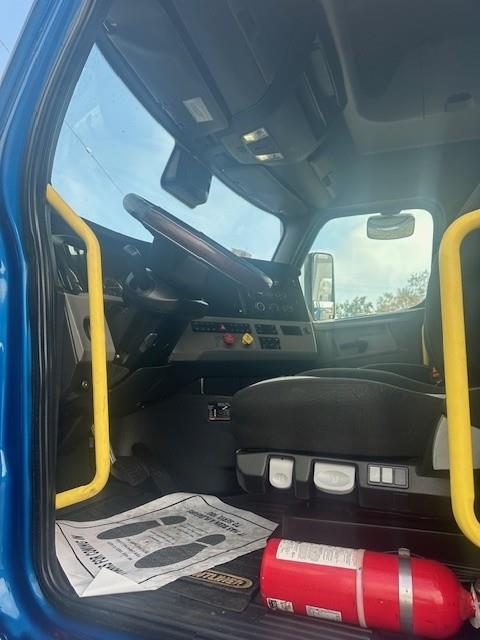 2022 Freightliner Cascadia-3