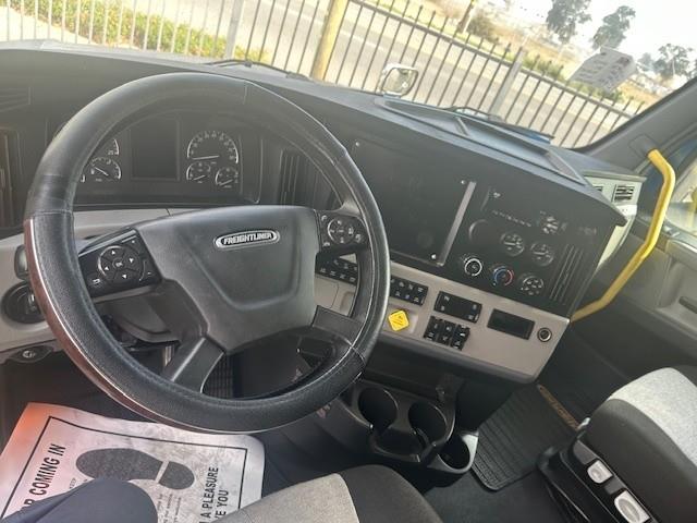 2022 Freightliner Cascadia-5