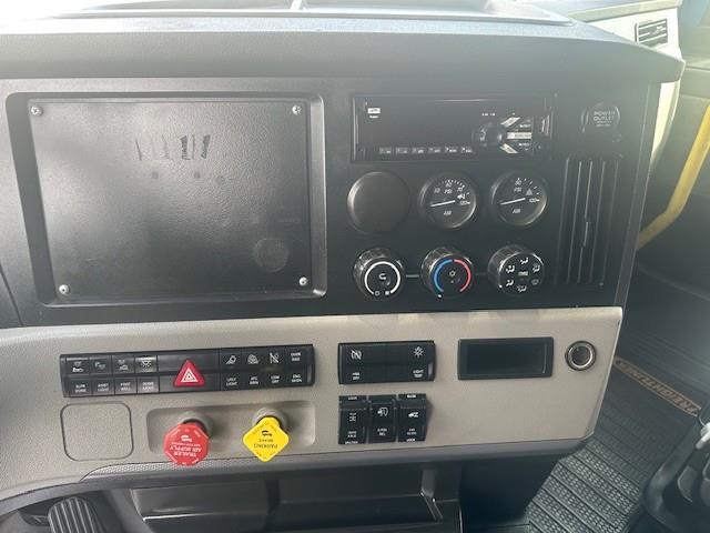 2022 Freightliner Cascadia-7