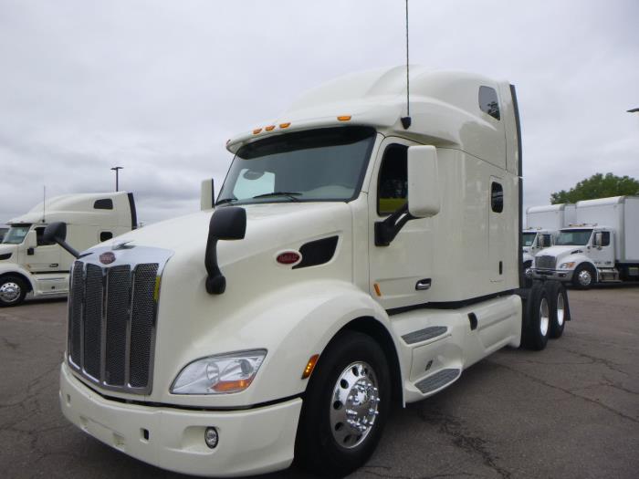 2022 Peterbilt 579 photo 3
