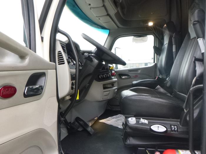 2022 Peterbilt 579-9