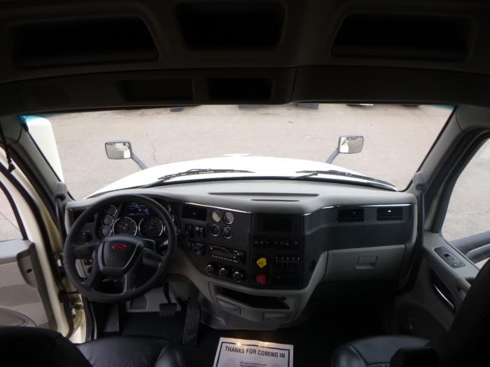 2022 Peterbilt 579-16