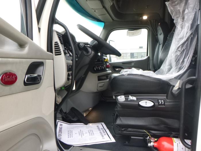 2022 Peterbilt 579-9