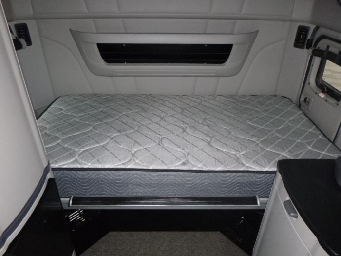 2022 Peterbilt 579-12