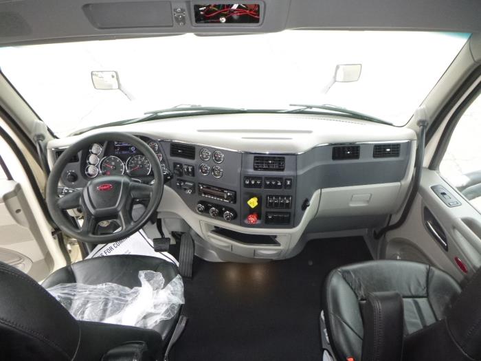 2022 Peterbilt 579-18