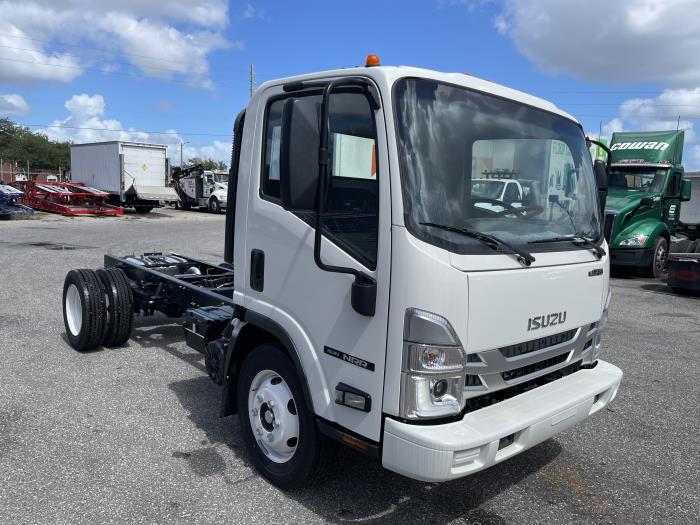 2025 Isuzu NRR-4