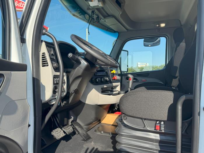 2026 Peterbilt 589-12