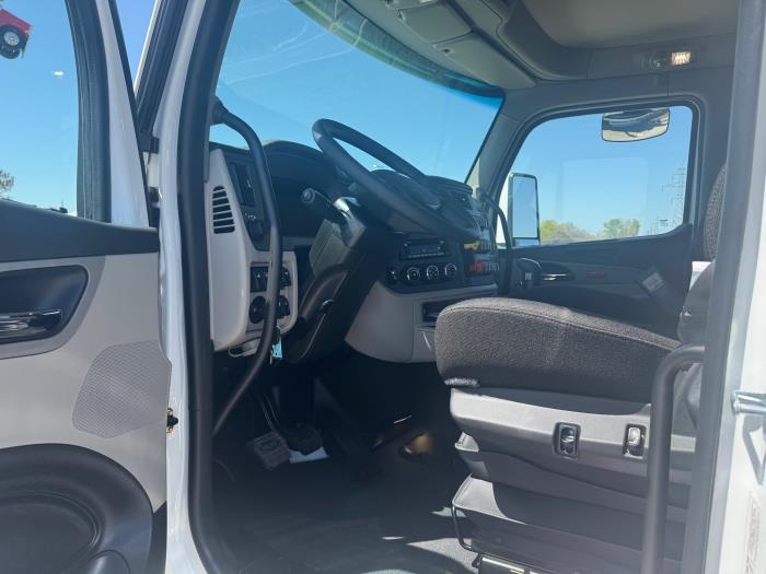 2026 Peterbilt 567-12