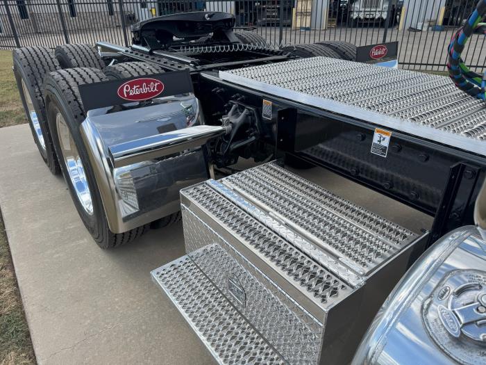 2026 Peterbilt 589-12