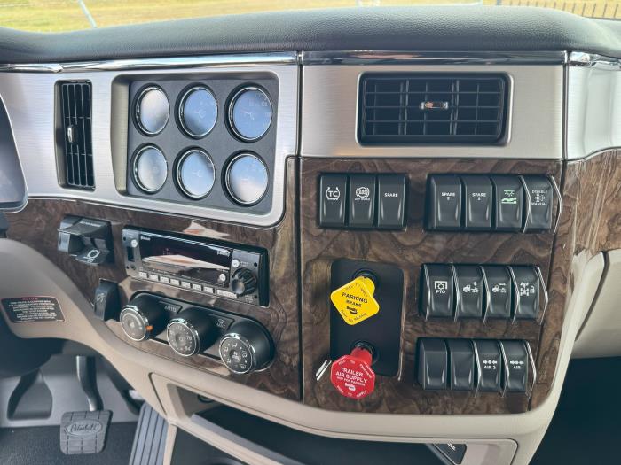 2026 Peterbilt 589-16