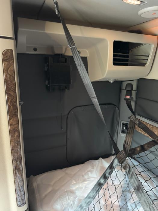 2026 Peterbilt 589-22