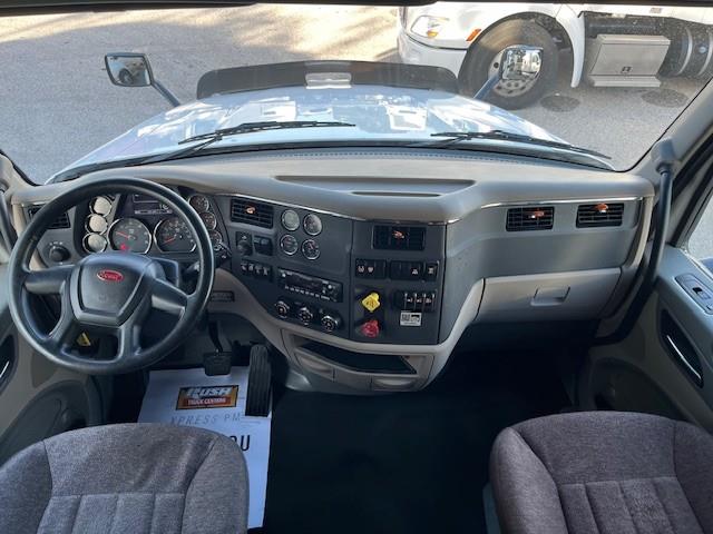 2022 Peterbilt 579-27