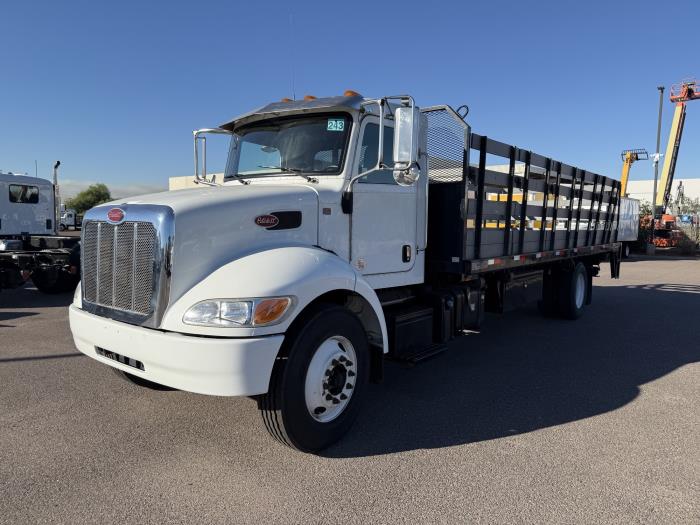 2020 Peterbilt 330-1